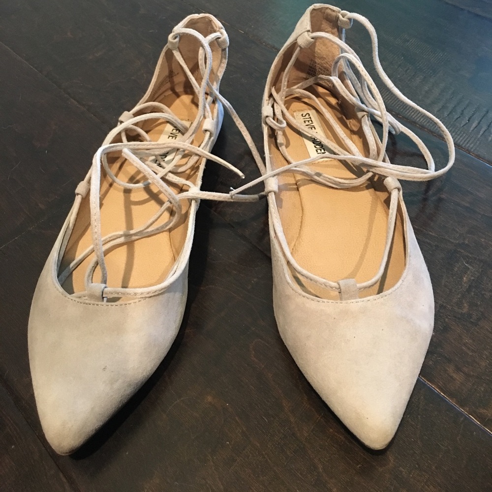 Steve Madden lace up grey flats